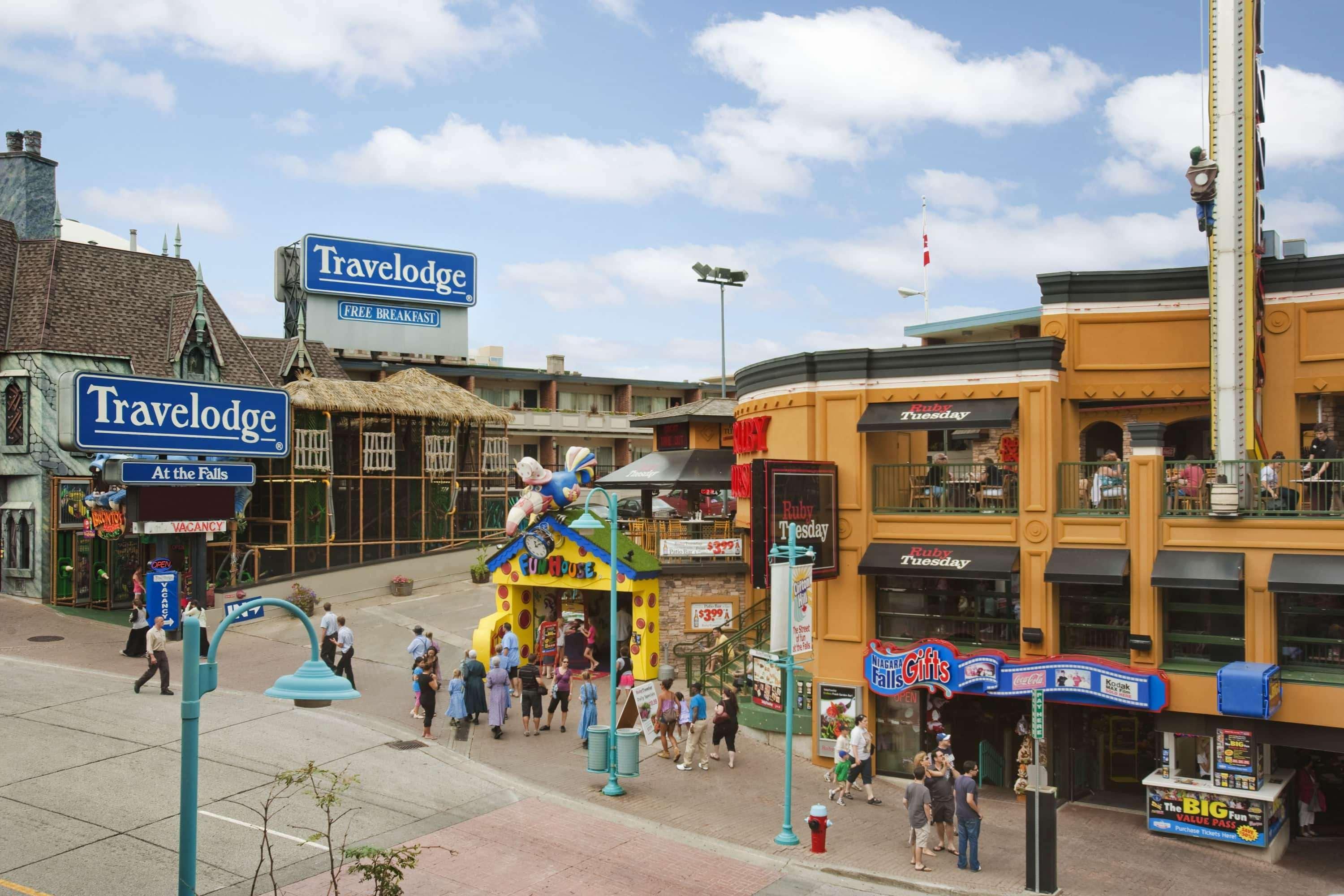 Travelodge By Wyndham Niagara Falls At The Falls Экстерьер фото