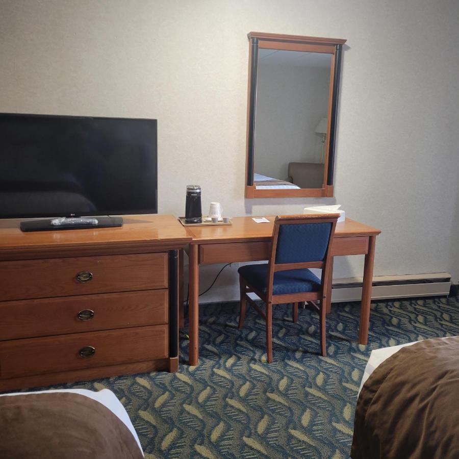 Travelodge By Wyndham Niagara Falls At The Falls Экстерьер фото