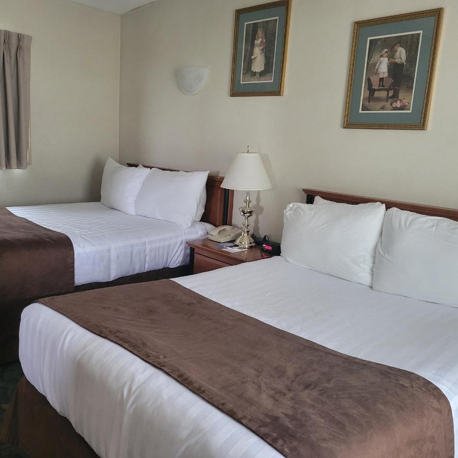 Travelodge By Wyndham Niagara Falls At The Falls Экстерьер фото