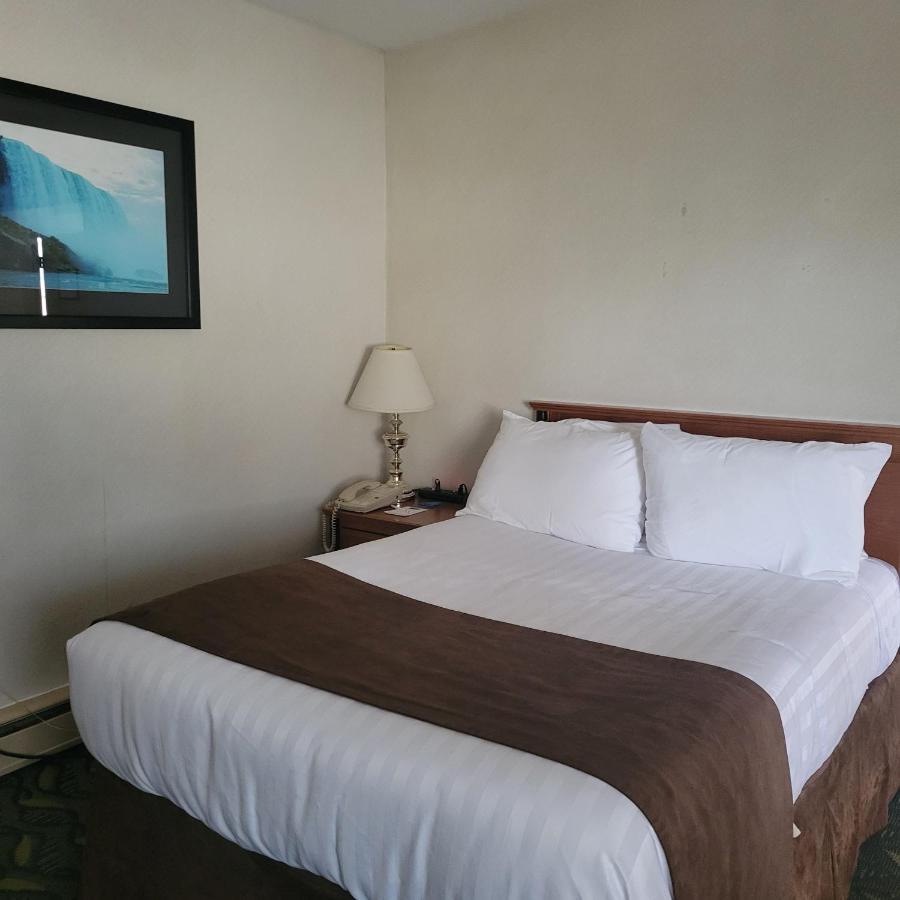 Travelodge By Wyndham Niagara Falls At The Falls Экстерьер фото