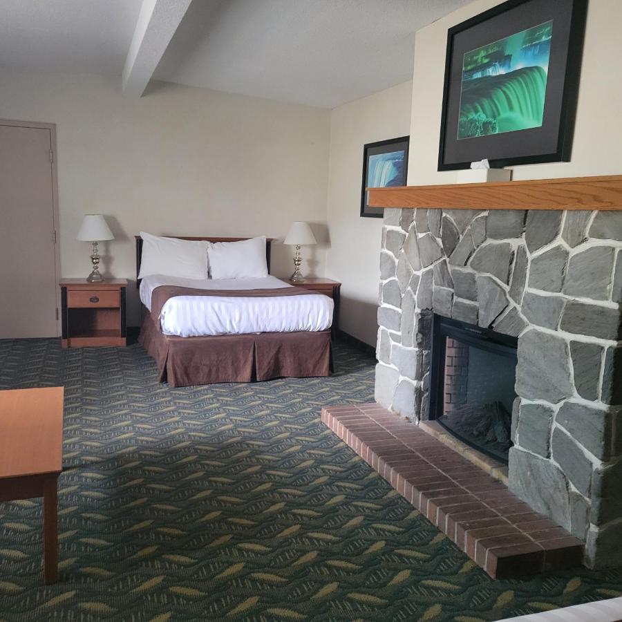 Travelodge By Wyndham Niagara Falls At The Falls Экстерьер фото