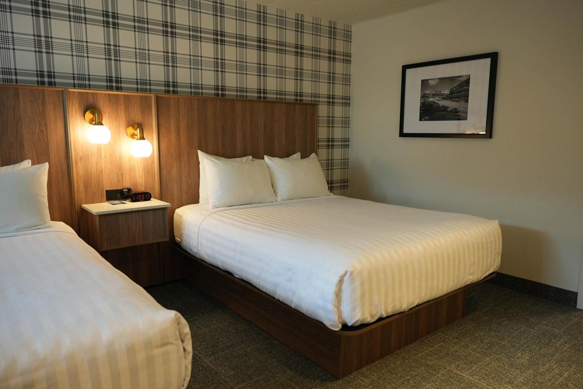 Travelodge By Wyndham Niagara Falls At The Falls Экстерьер фото
