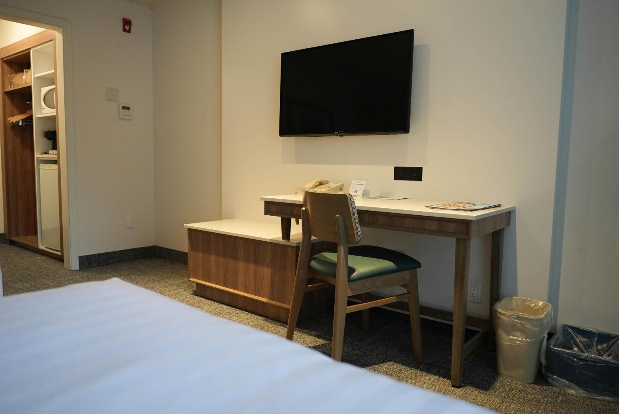 Travelodge By Wyndham Niagara Falls At The Falls Экстерьер фото