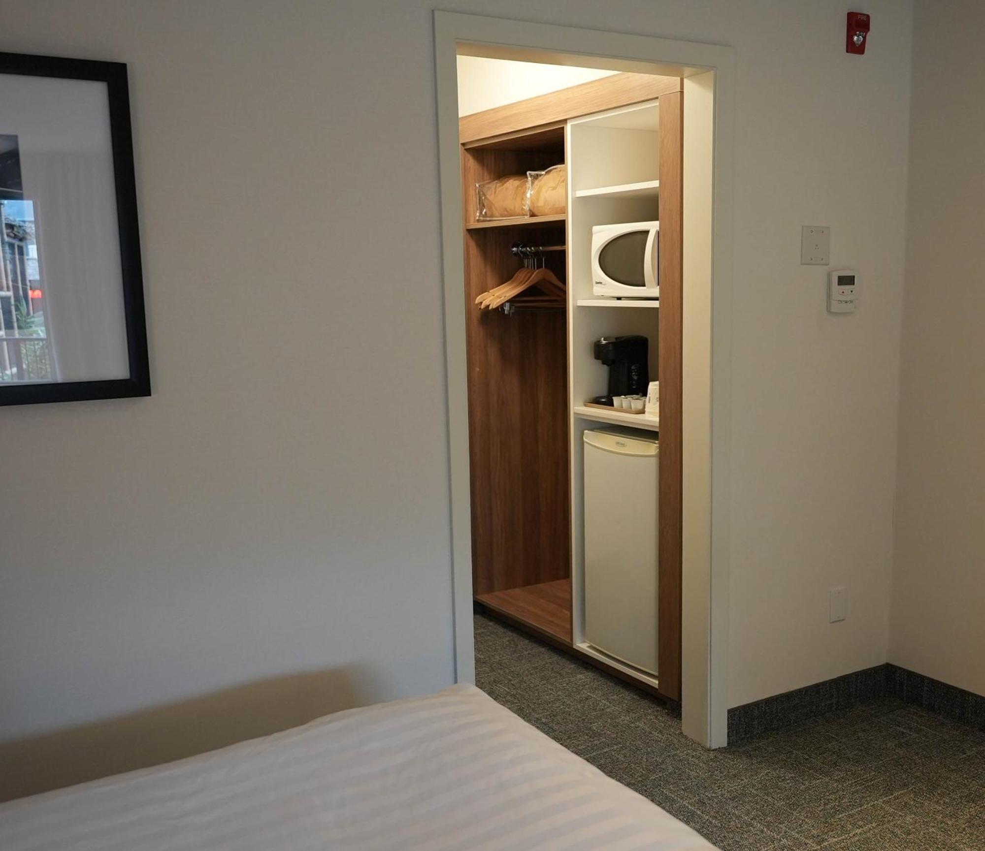 Travelodge By Wyndham Niagara Falls At The Falls Экстерьер фото