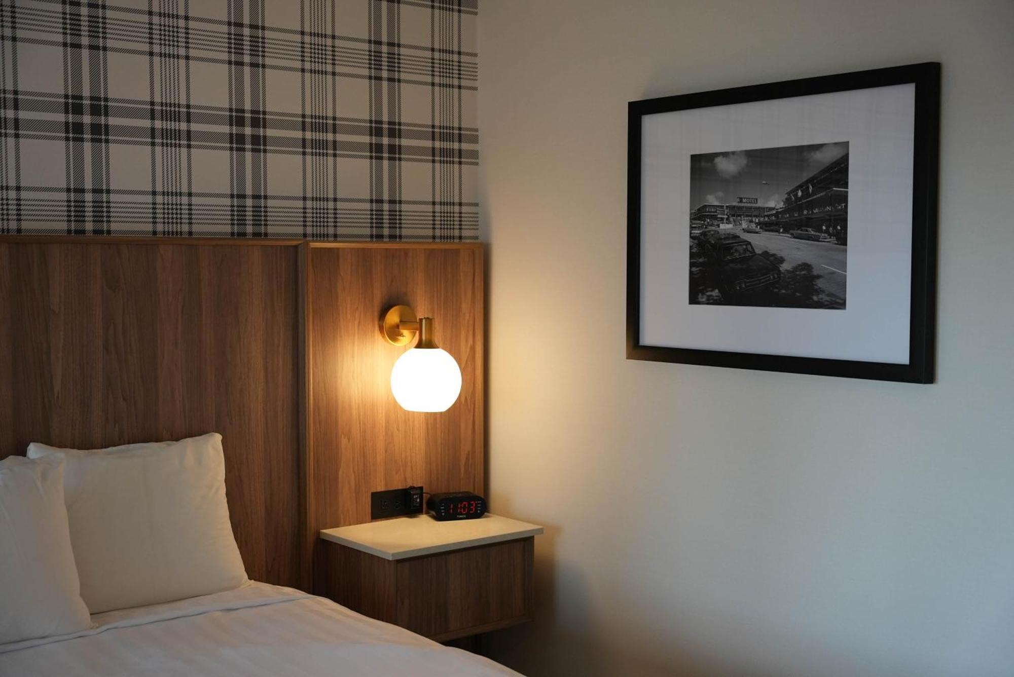 Travelodge By Wyndham Niagara Falls At The Falls Экстерьер фото