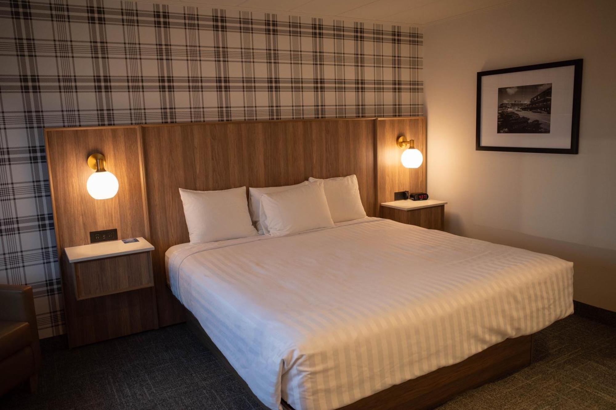 Travelodge By Wyndham Niagara Falls At The Falls Экстерьер фото