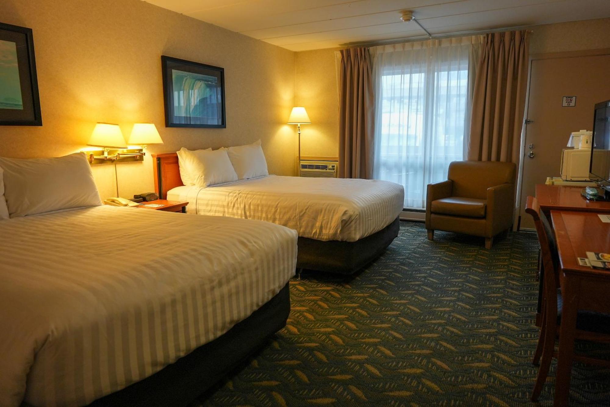Travelodge By Wyndham Niagara Falls At The Falls Экстерьер фото