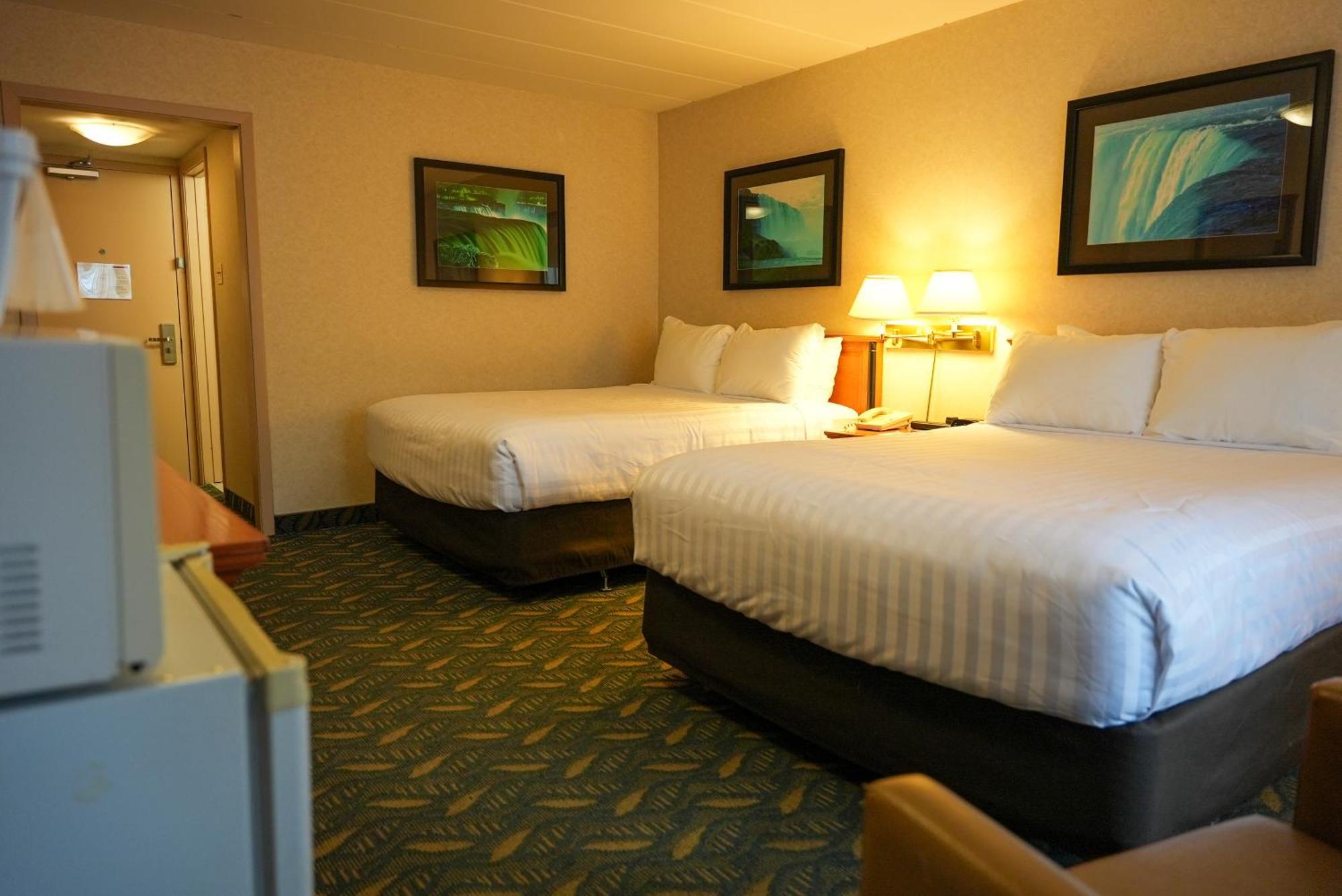 Travelodge By Wyndham Niagara Falls At The Falls Экстерьер фото