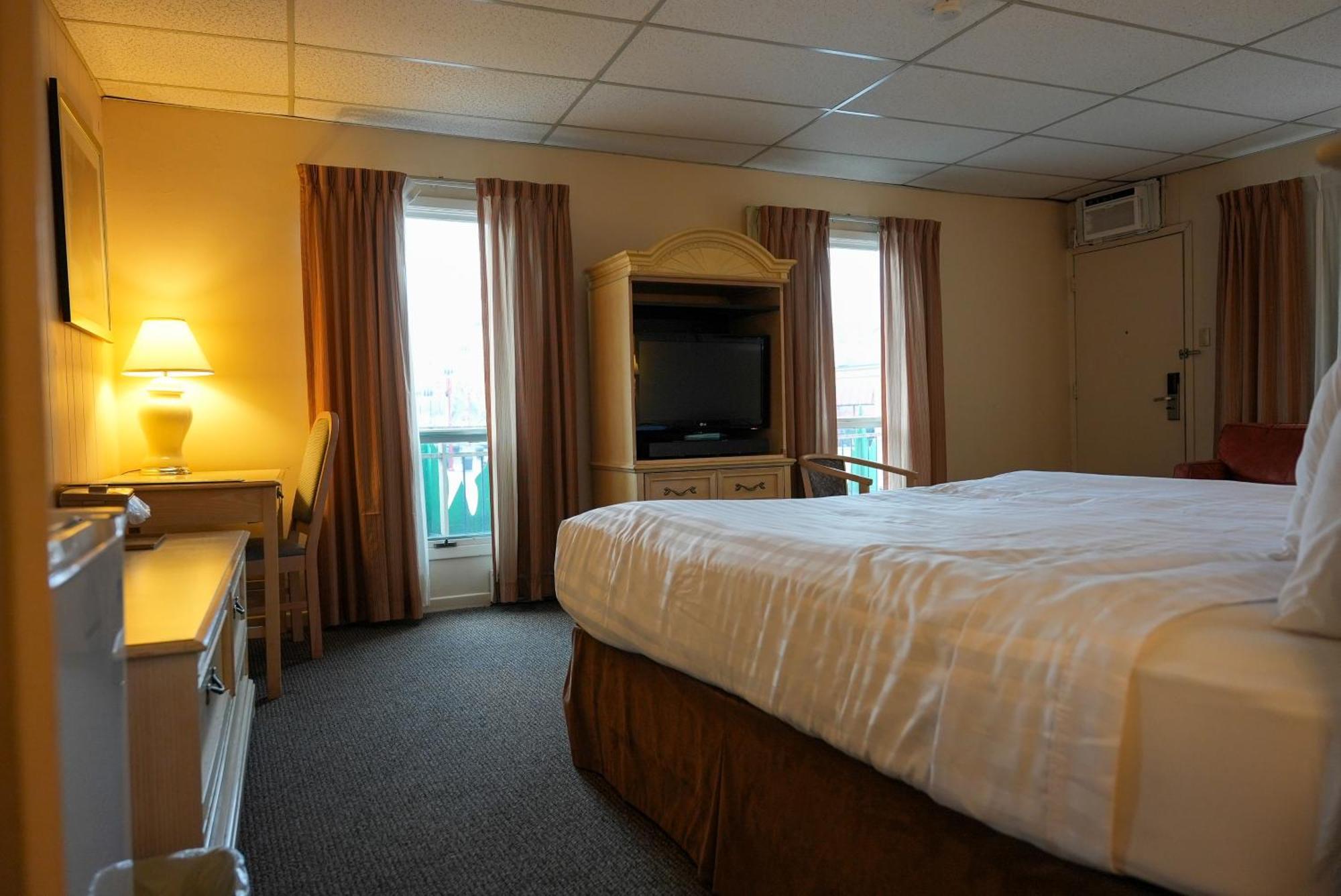 Travelodge By Wyndham Niagara Falls At The Falls Экстерьер фото