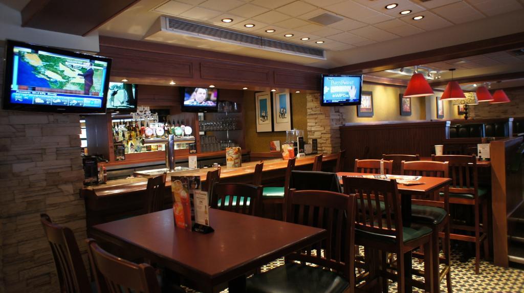 Travelodge By Wyndham Niagara Falls At The Falls Экстерьер фото